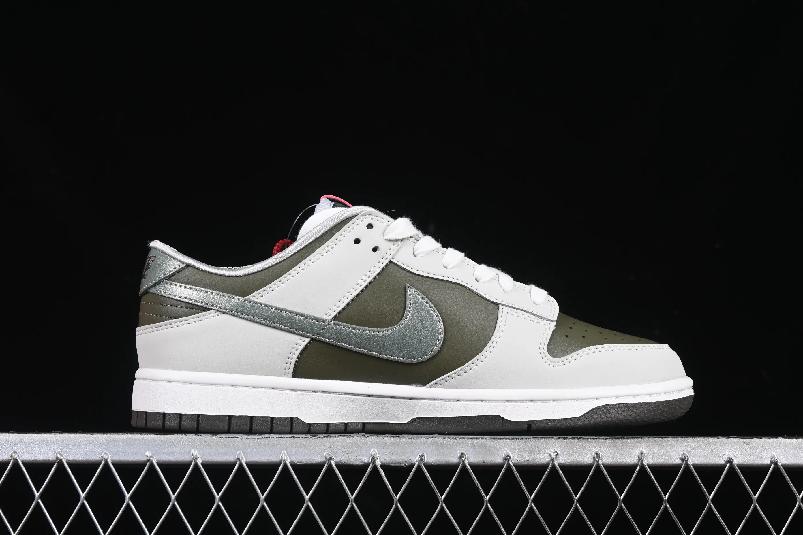 All Categories Nk SB Dunk Series Nk SB Dunk Low Low-top sneakers Nk SB Dunk Low "Year Of Snake" Year of the Snake limited low-top casual sneakers HV5980-231